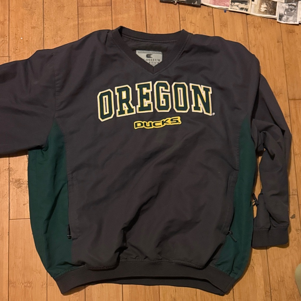 Oregon Ducks V-Neck Pullover Sweater in Dark Gray and Green